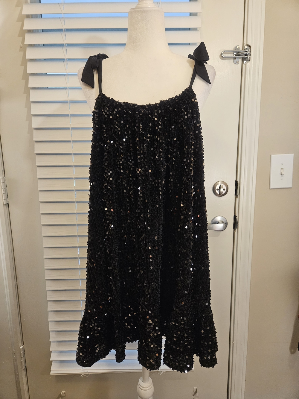 Chelsea & Violet Black Sequin Shift Trapeze Mini Dress Tie Straps Size Medium - Picture 3 of 8